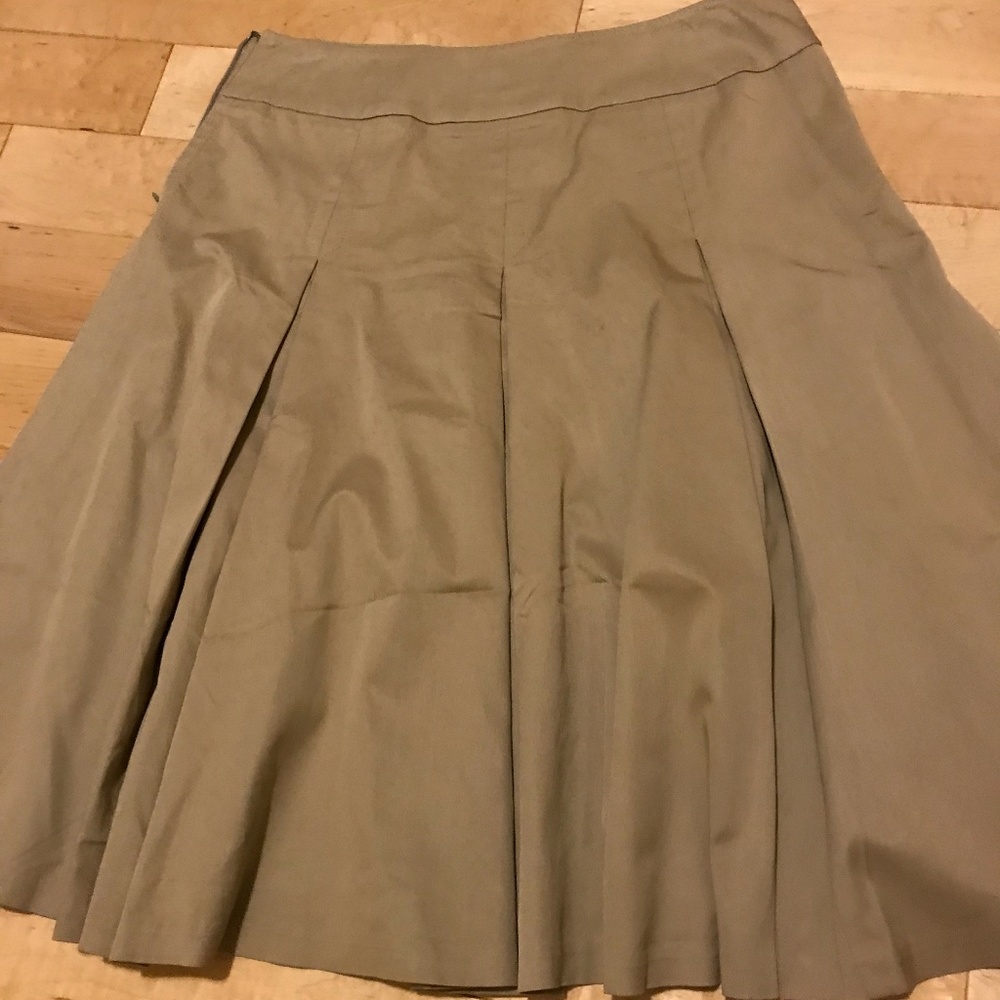 Ann Taylor LOFT Tan Full Box-Pleat Skirt, … - Picture 2 of 4